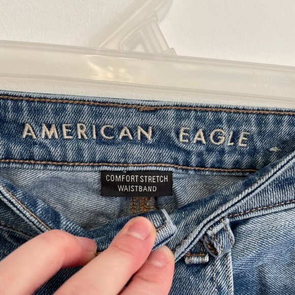 AMERICAN EAGLE AE Comfort Stretch Waistband Mom Jean Medium Wash Ripped Cropped - Picture 5 of 12